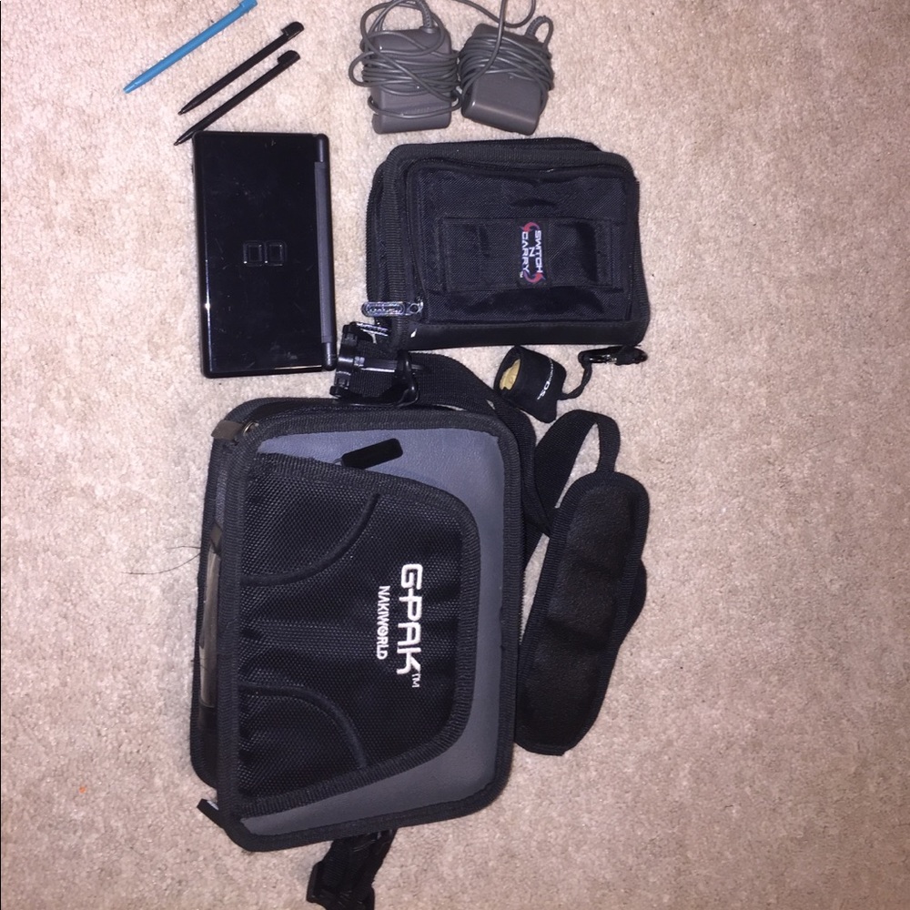 NintendoDSLITE & 2 carrycases w games and chargers