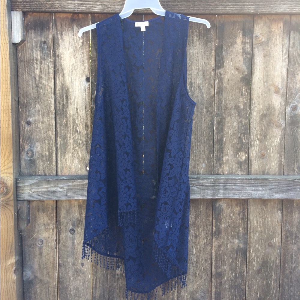 • LOWEST PRICE• Navy Lace Vest - Picture 1 of 4