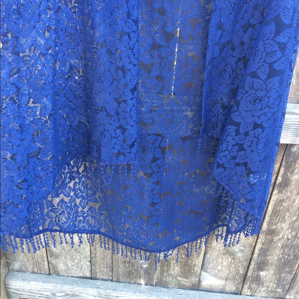 • LOWEST PRICE• Navy Lace Vest - Picture 2 of 4