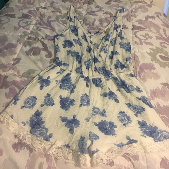 Mimi Chica Pants - Blue and White Floral Romper