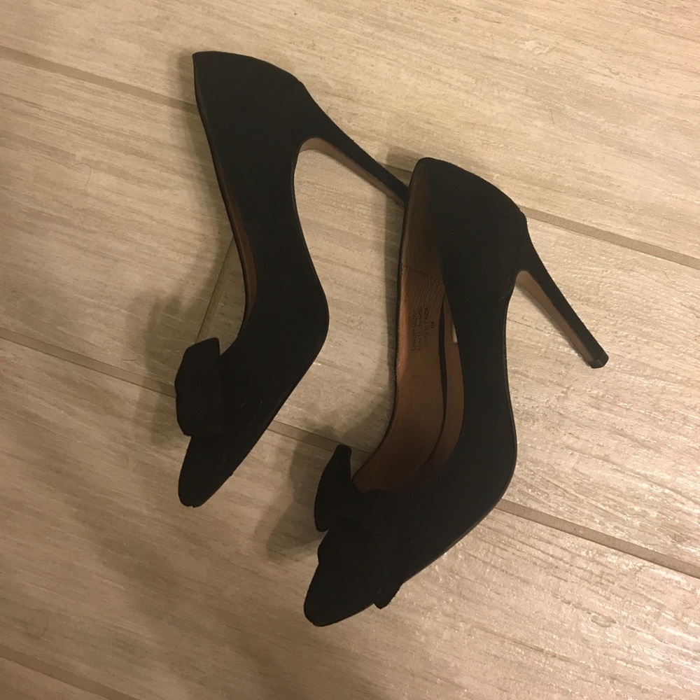 Halogen Black Bow Pumps