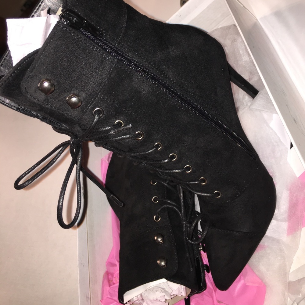 Black bootie 8.5