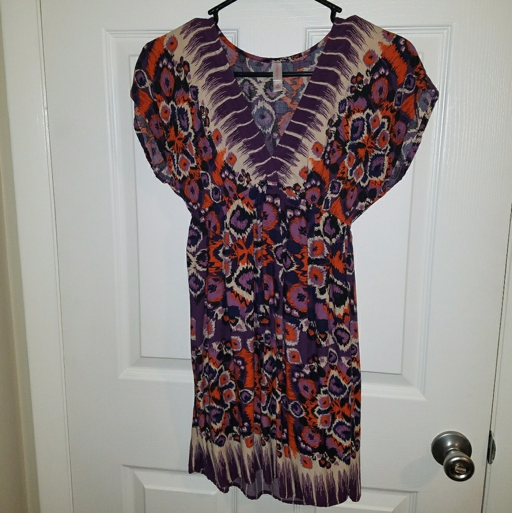Xhiliration V-Neck Patterned dress