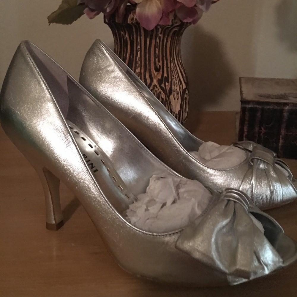Brand new! Gianni Bini peep toe heels
