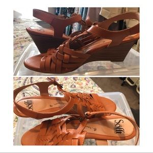 Söft Orange Wedges SZ: 9.5 (Heel: 3in.)