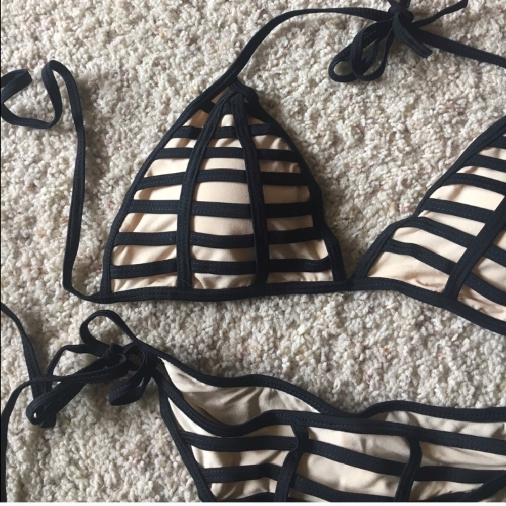 Bikini - Picture 2 of 4