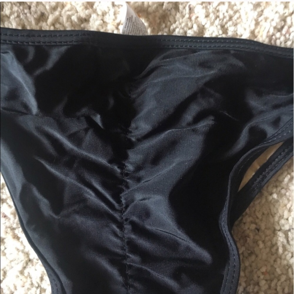Bikini - Picture 4 of 4