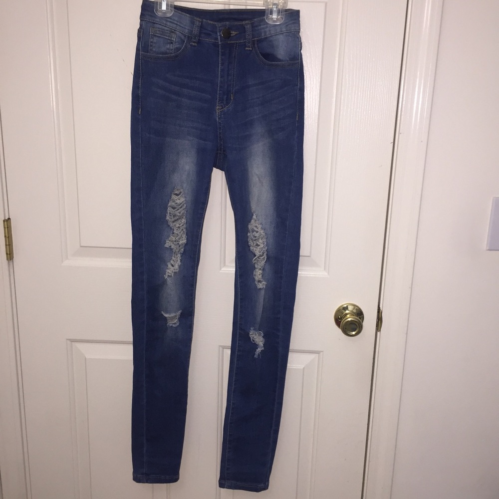 NWOT Fashion Nova Medium Wash Ripped Skinny Jeans