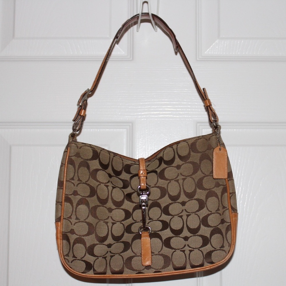 Classic COACH shoulder bag