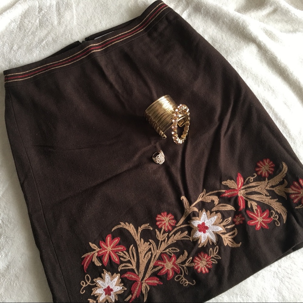 hp!๐น{ANN TAYLOR} Floral Embroidered Wool Skirt - Picture 4 of 8