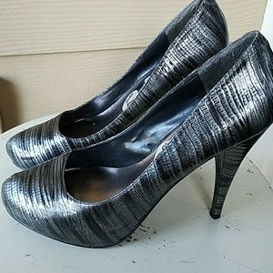 4 for $20 Steve Madden metallic heels sz 7.5