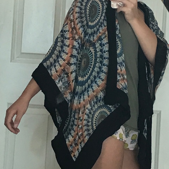 Colorful kimono - Picture 2 of 4