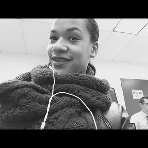 Meet your Posher, Nia