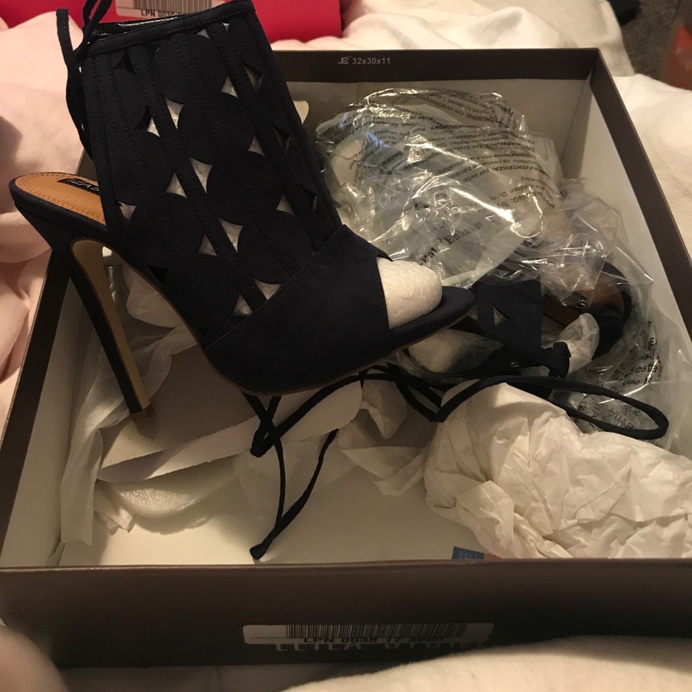 Brand new navy blue tie up pumps ❤️