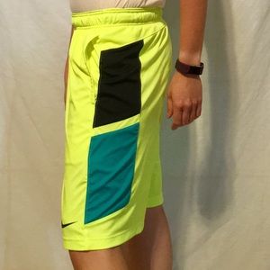 🏀Men's Size Small Nike basketball shorts🏀