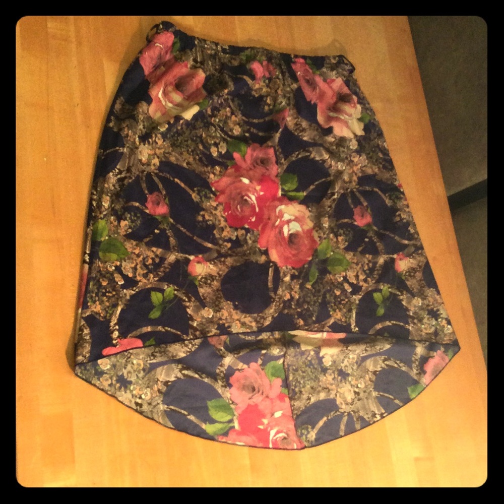 Beautiful high low skirt knee length size 2x