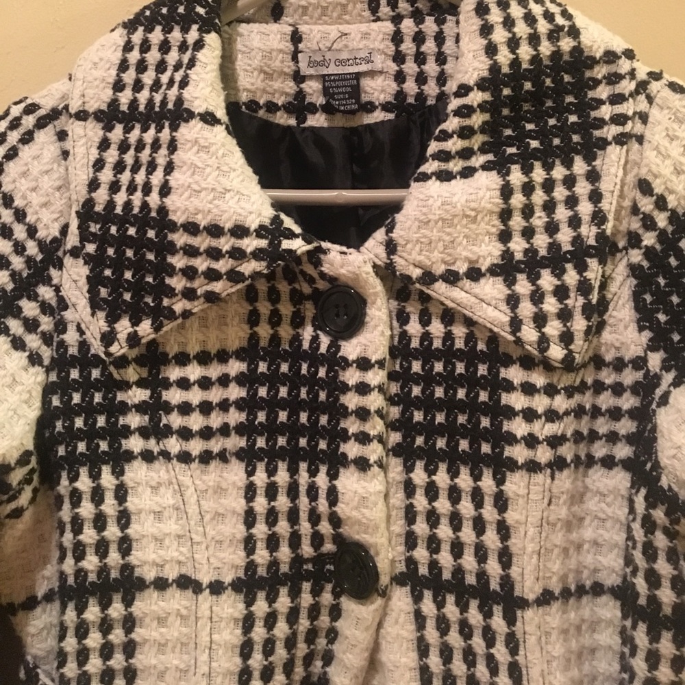 Black/white coat. Great for fall/winter. Like new.