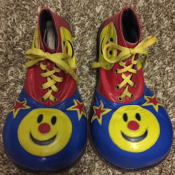 converse clown shoes