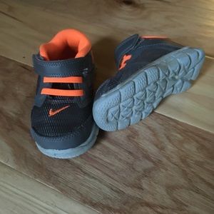 Nike size 5C tennis shoes