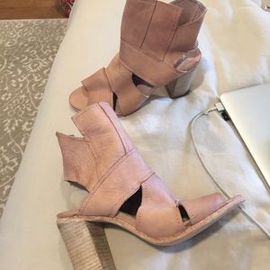 Free people Effie block shoe in blush !