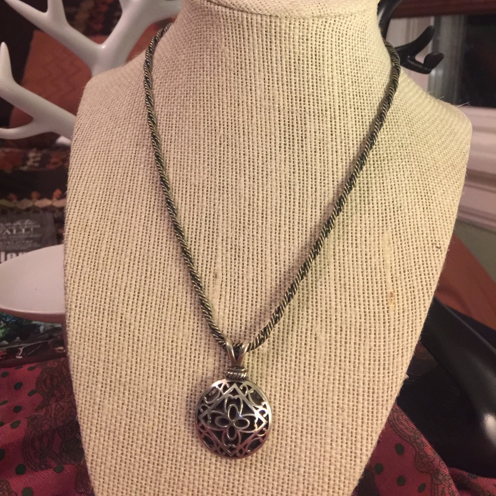 Women's silver metal colored necklace with pendant