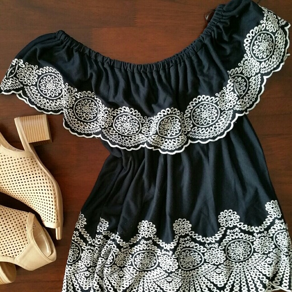 fever Tops - NWOT Off The Shoulder Embroidered Top