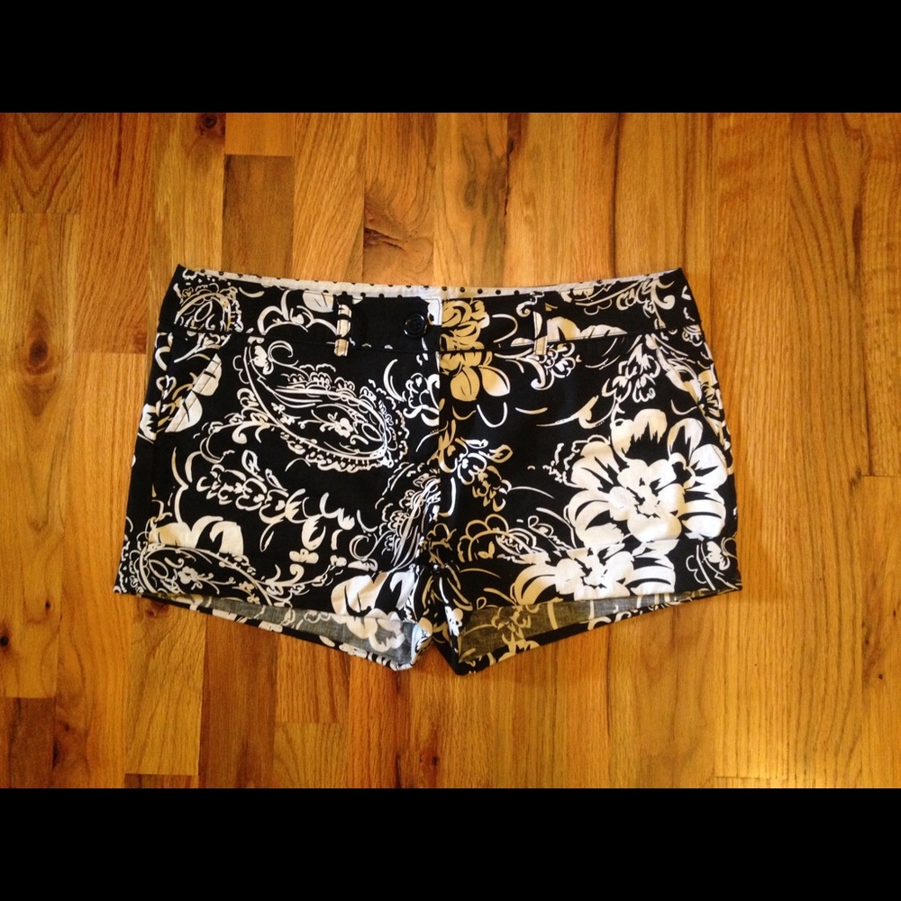 NWOT: Speechless Black & White Floral Print Shorts