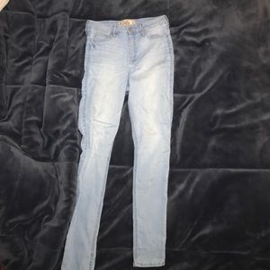 ON SALE!! Hollister light wash, high rise jeans.