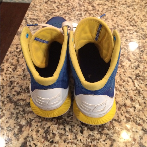 Steph Curry yellow & blue size 7Y - Picture 2 of 4