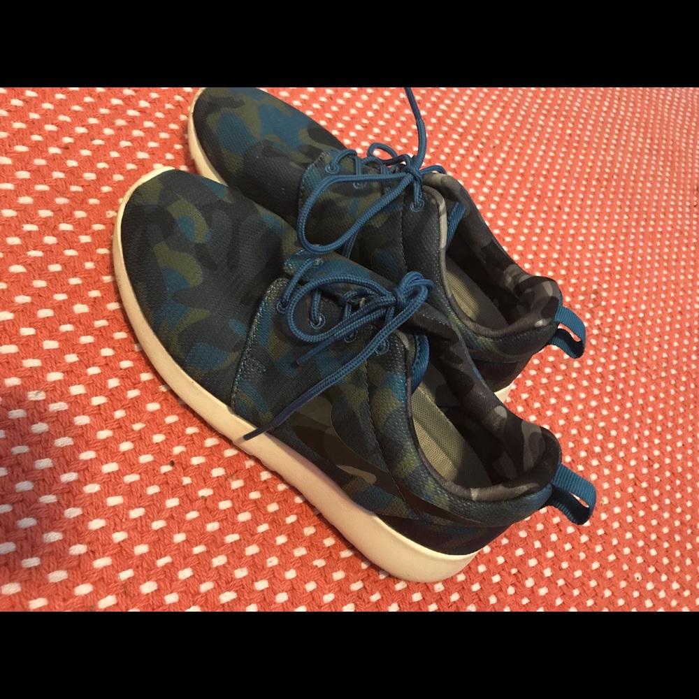NIKE ROSHES