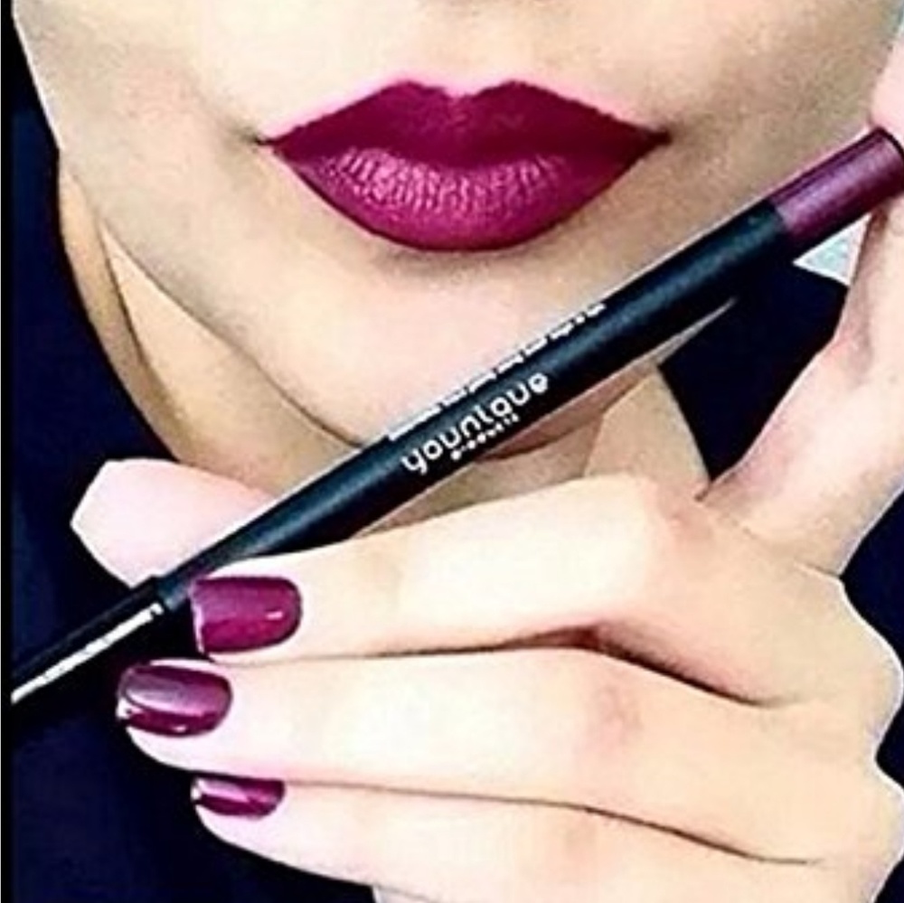 Younique Pompous Lip Liner