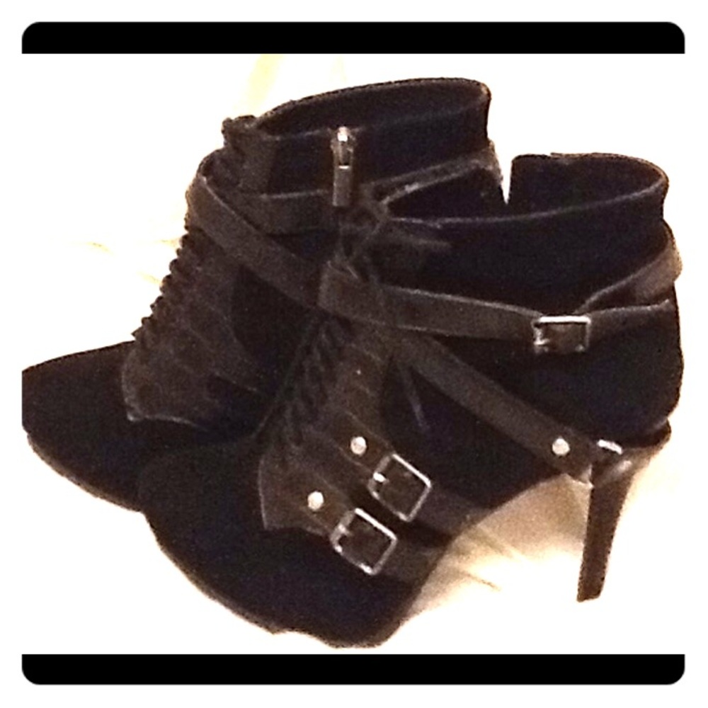 BLACK SUEDE ANKLE BOOTS