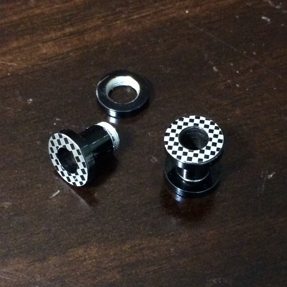 Checkered tunnel gauges 2g