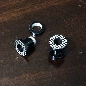 Checkered tunnel gauges 2g