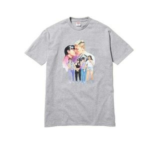 SUPREME KISS TEE