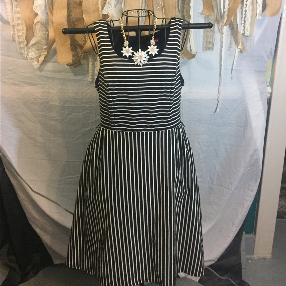 Midi black and white striped dress