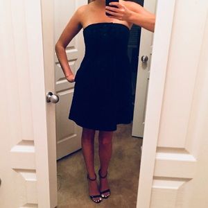#LBD #strapless #velvet #holiday Cocktail Dress