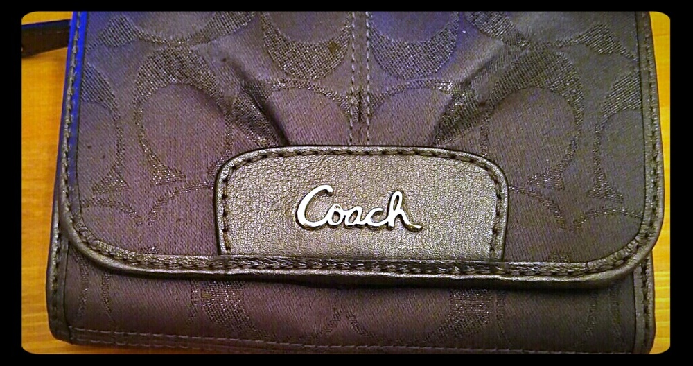 Coach wallet-authentic