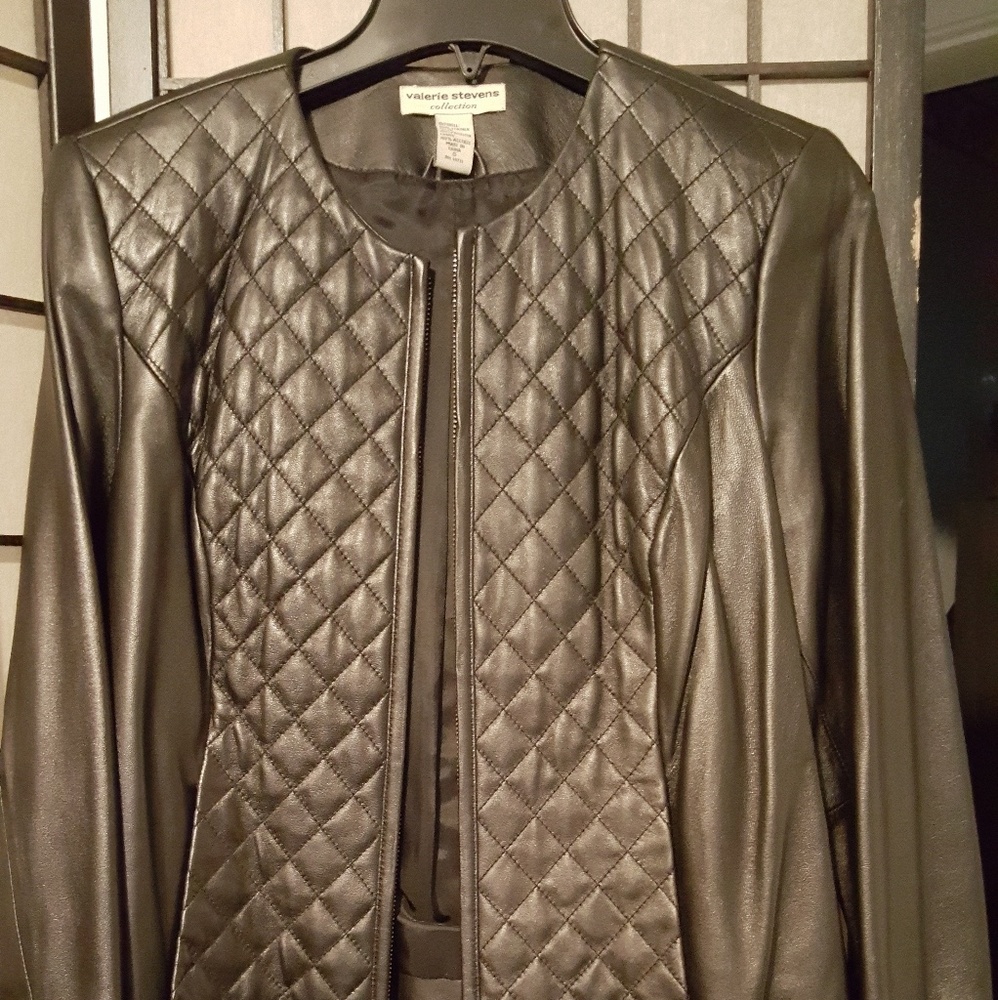 Sharp black leather pants & leather jacket.