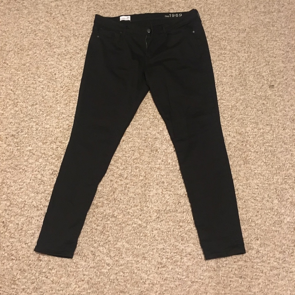 Black 1969 Gap legging jeans