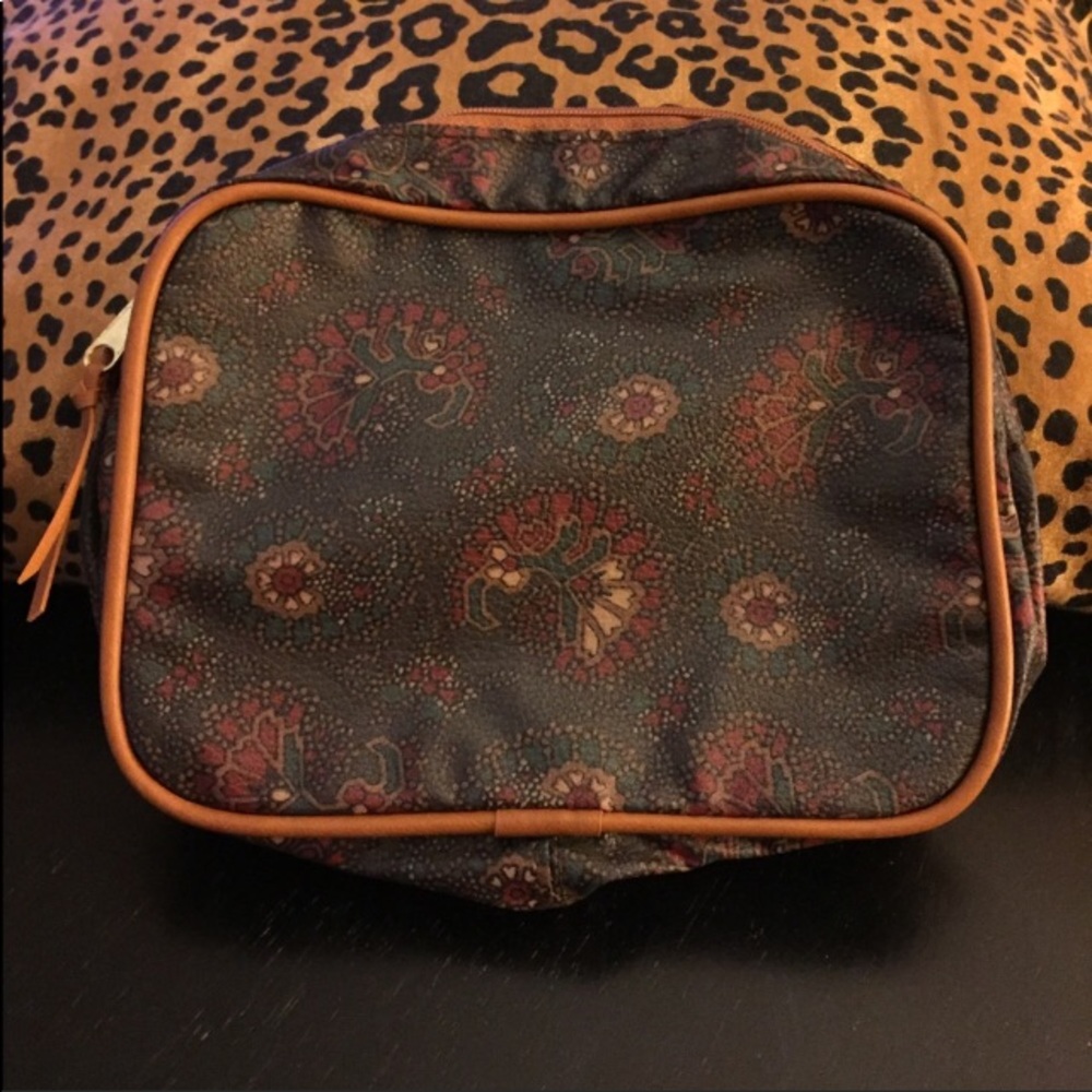COSMETIC BAG🔴