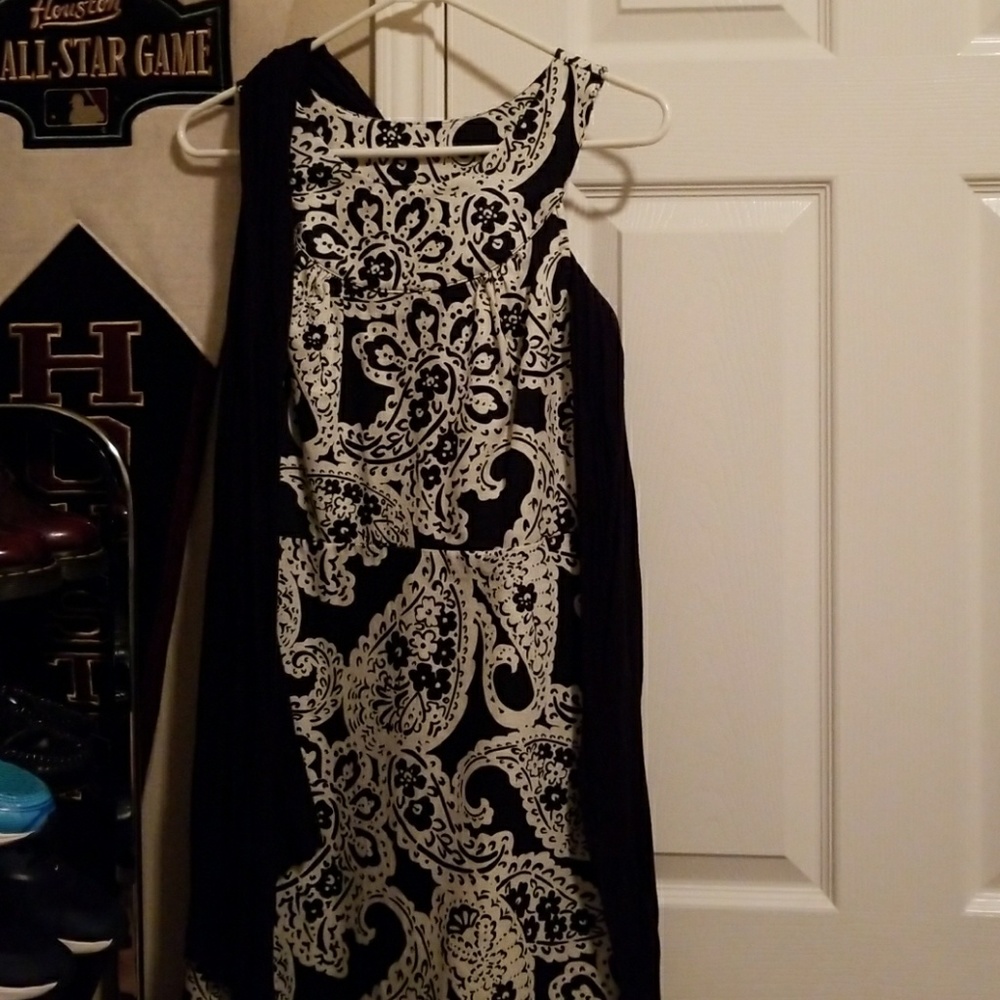Sleeveless dress, with scarf