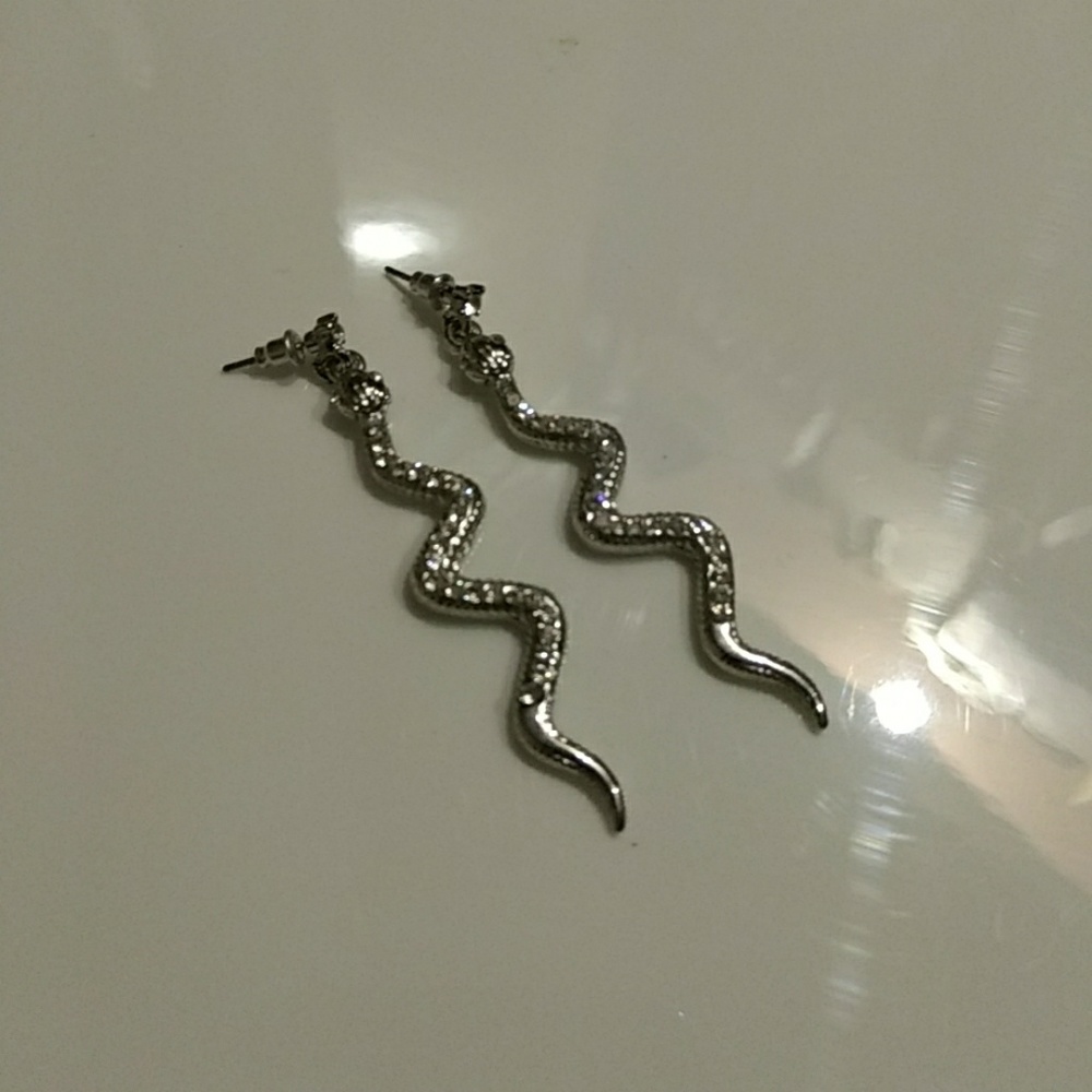 ♥️BUNDLE IT♥️ Snake Earrings 🐍