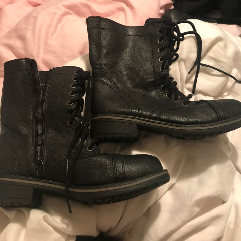 Leather black tie up and zip boots