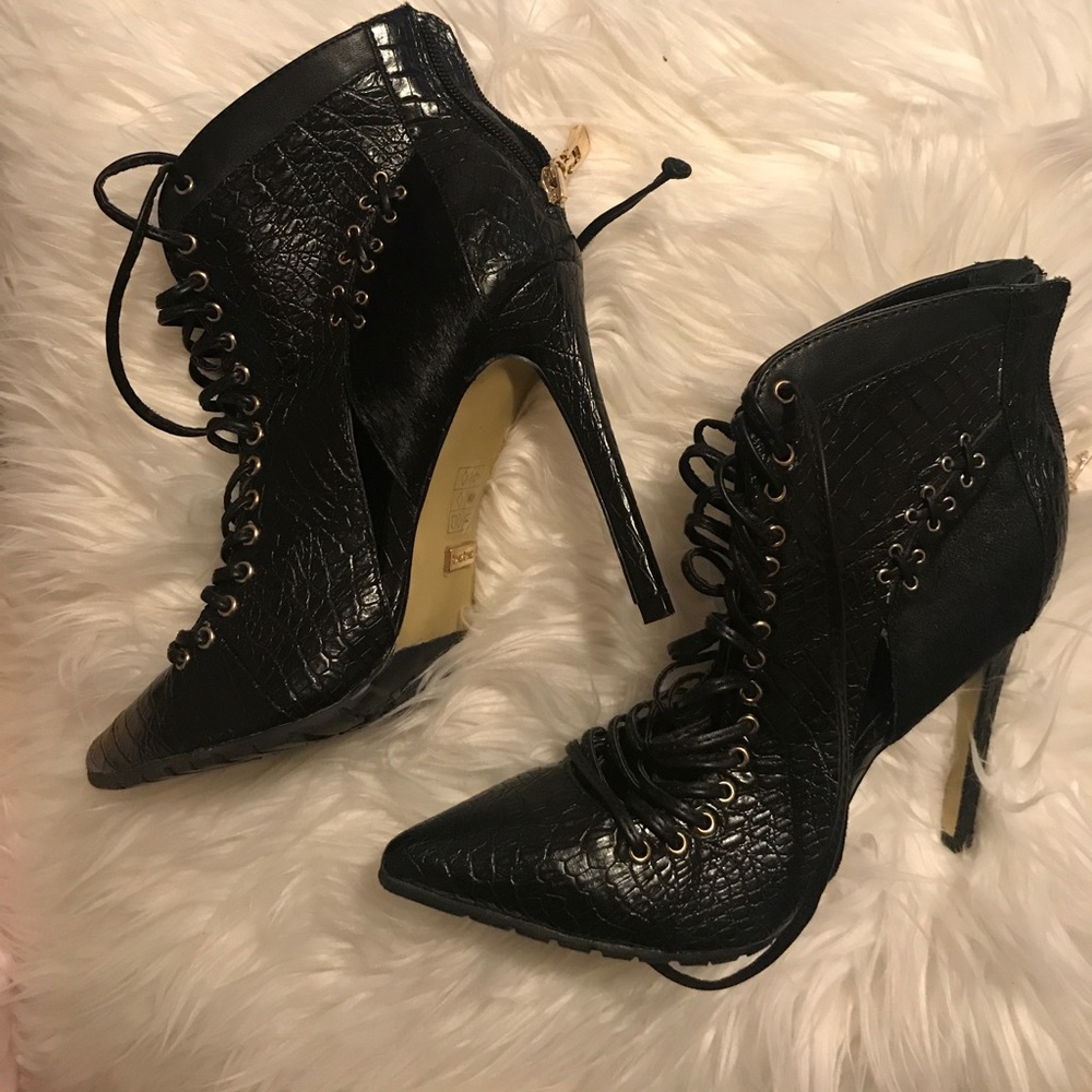 BEBE TIE UP LEATHER HEEL