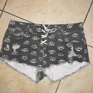 Tie-Up Funky Eye Print Shorts