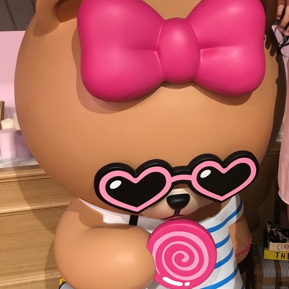 Meet your Posher, Titi