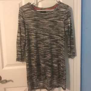 High-low longsleeve black and white shirt