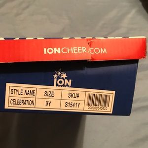 Youth girls cheer shoes