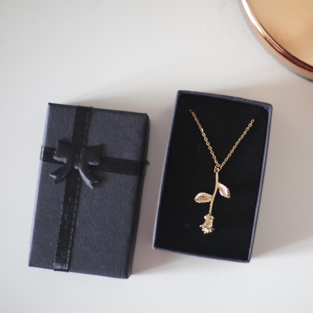 🌹 Dangling Gold Rose Pendant Necklace